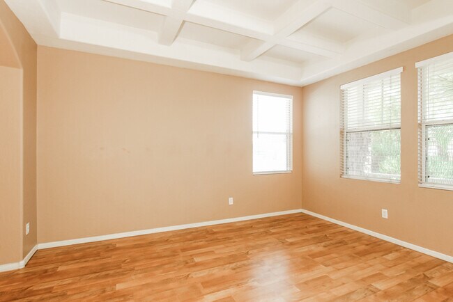 Building Photo - 15066 W Bloomfield Rd