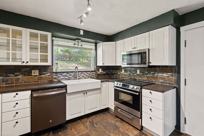 Foto del edificio - 3 br, 1 bath House - 2946 Sunny Drive