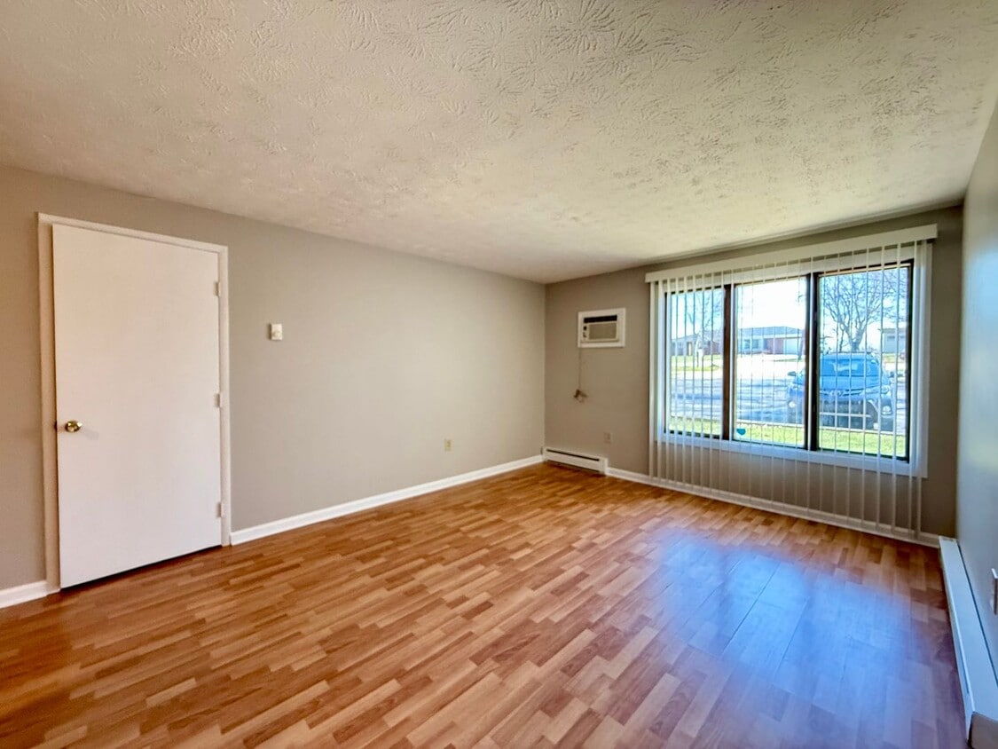 Building Photo - NORWALK - 2 Bedroom, Move-In Ready!