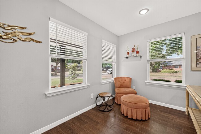 Foto del edificio - 5454 Creekbend Dr