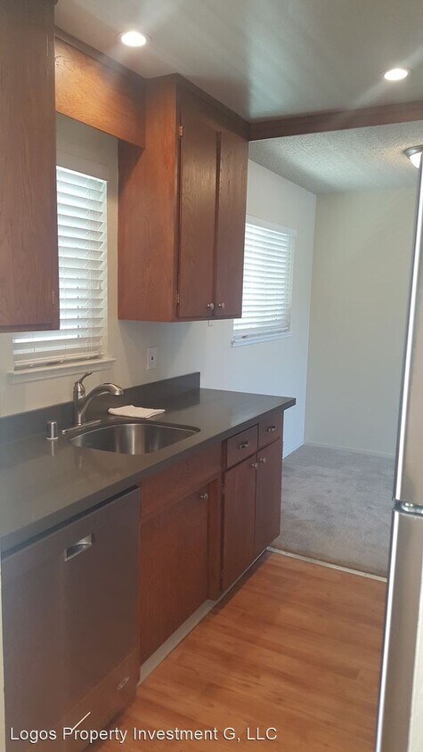 Primary Photo - 2200 Village Ct