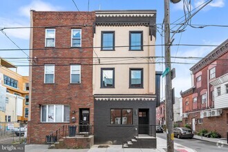 Building Photo - 1330 Mifflin St