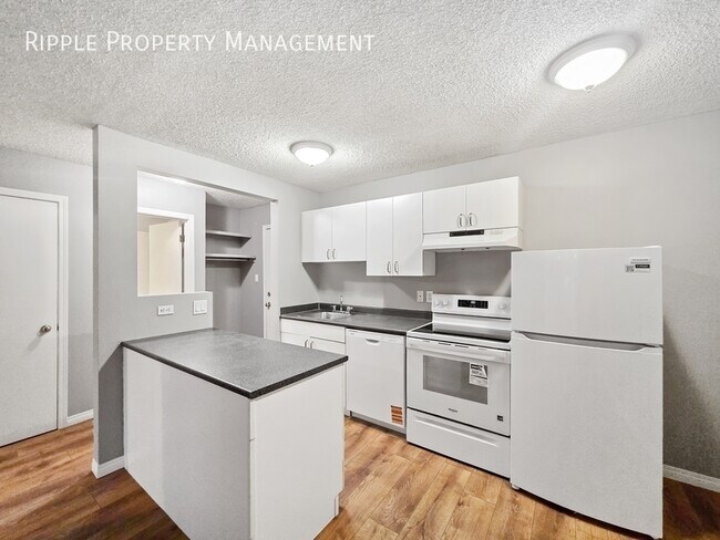 Building Photo - Beltline 2 Beds, 1 Baths Apartment/Condo | No Pets Allowed