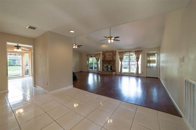 Building Photo - 6822 Los Tios Dr