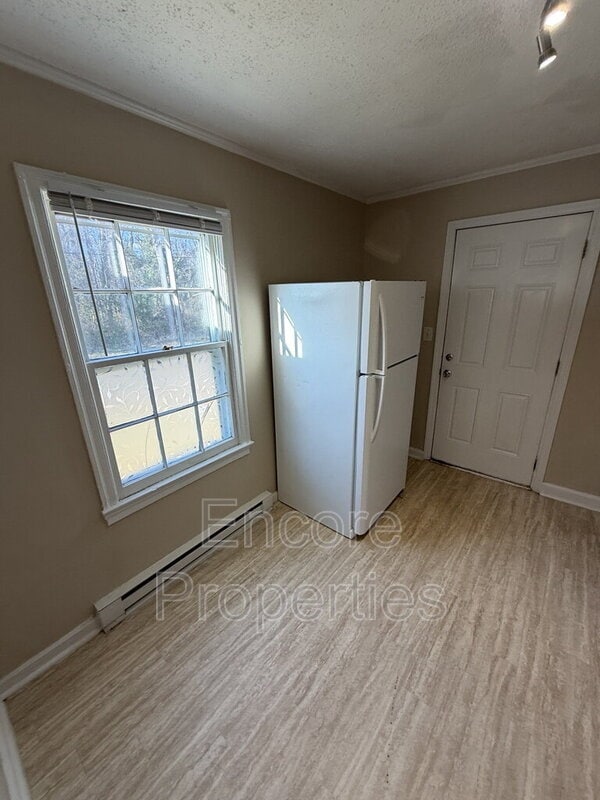 Building Photo - 402 Shaw St