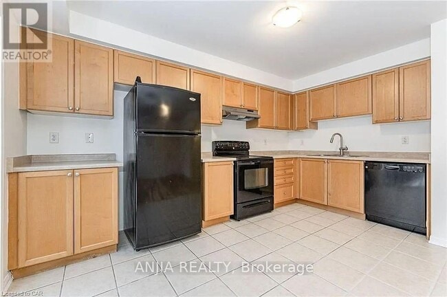 Building Photo - 54 Manhattan Cir