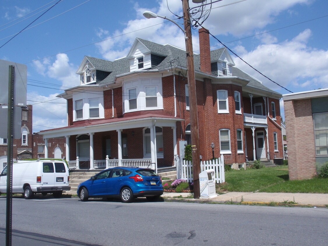 27 N Franklin St, Fleetwood, PA 19522 Apartments Fleetwood, PA