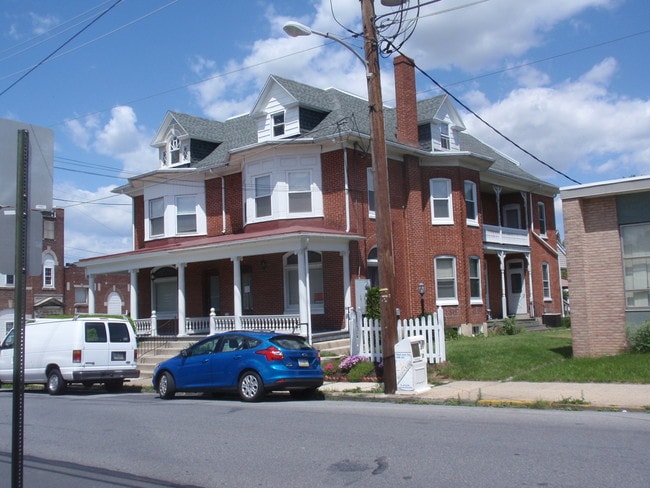 Building Photo - 27 N Franklin St