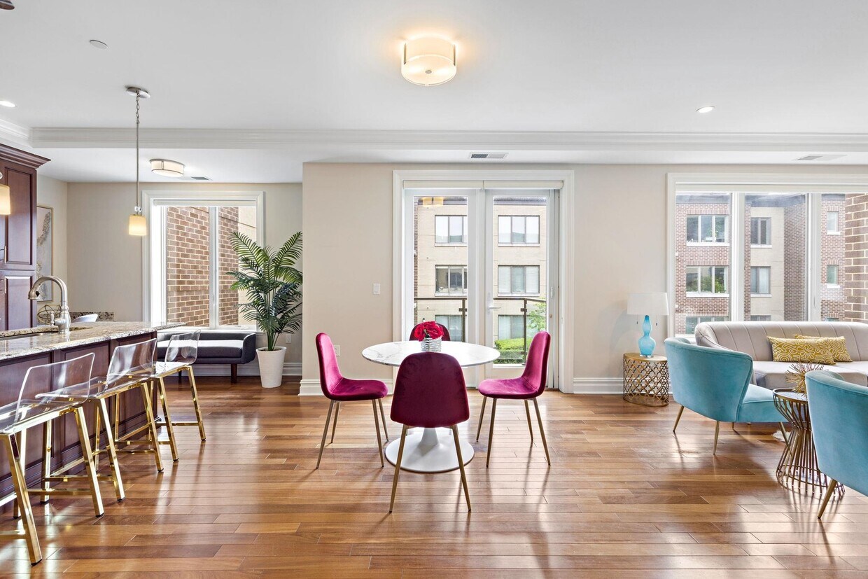 Primary Photo - 250 Henley Pl