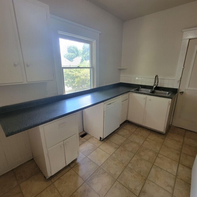 Building Photo - North Gonzaga area 3 bed house