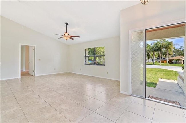 Building Photo - 4826 Palm Tree Ct