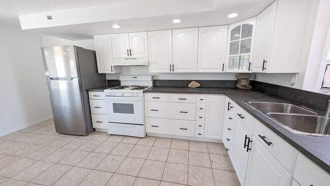 Building Photo - 72404 Cactus Dr