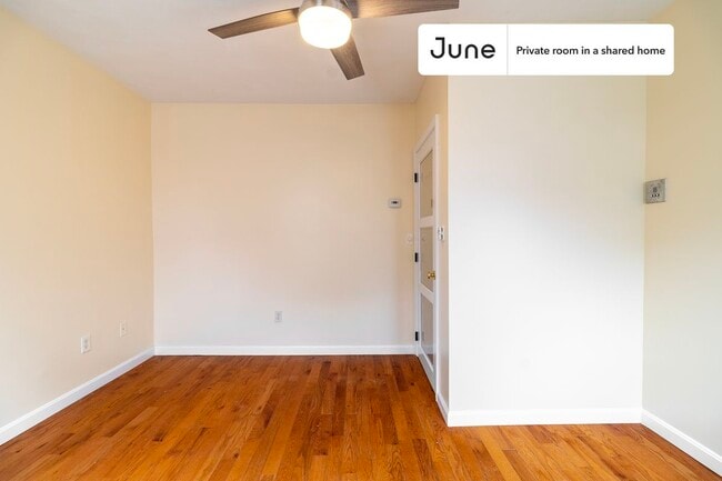 Building Photo - Room in Shared 3 bed/2 bath home