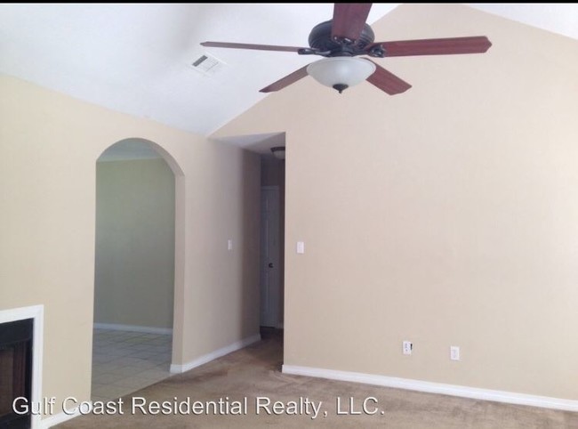 Building Photo - 3 br, 2 bath House - 1132 Oak St.