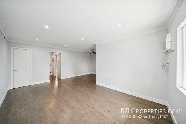 Foto del edificio - 7571 Willoughby Ave