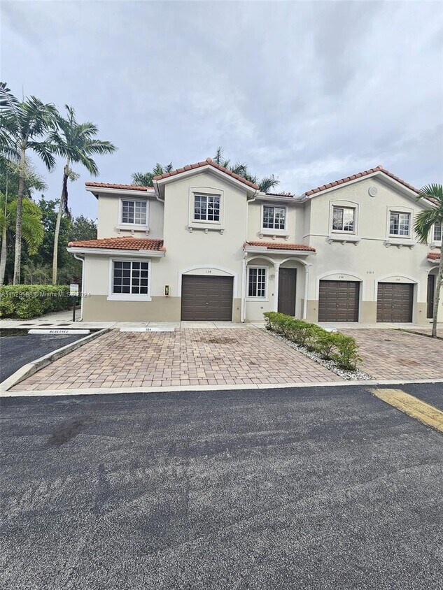 Foto principal - 21011 NW 14th Pl