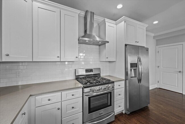 Building Photo - 407 Pleasant St