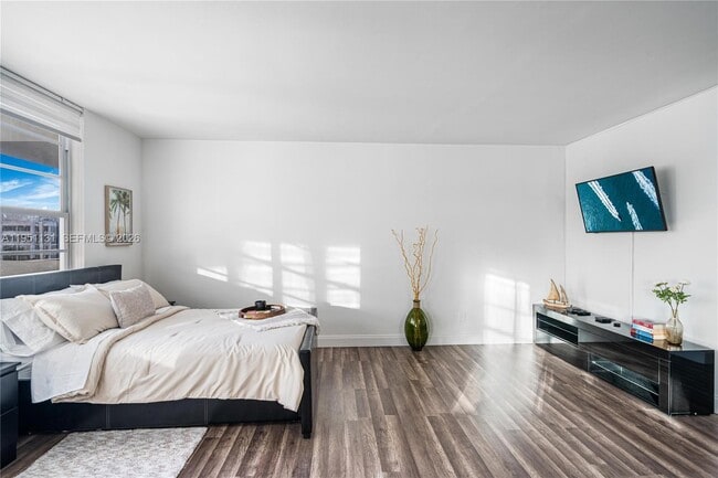 Foto del edificio - 100 Lincoln Rd