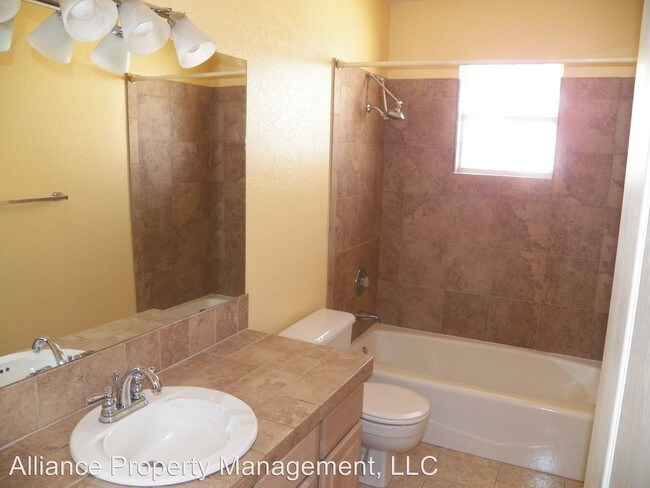 Building Photo - 1101 Rosewood Dr