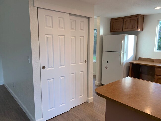 Building Photo - 3298 Kato Ct