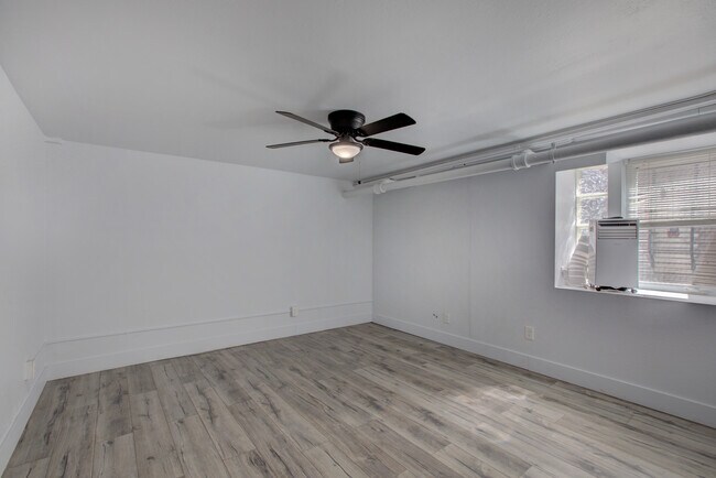 Building Photo - 1159 N Corona St