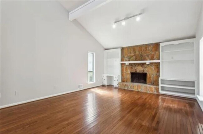 Foto del edificio - 9916 Scarlet Oak Dr