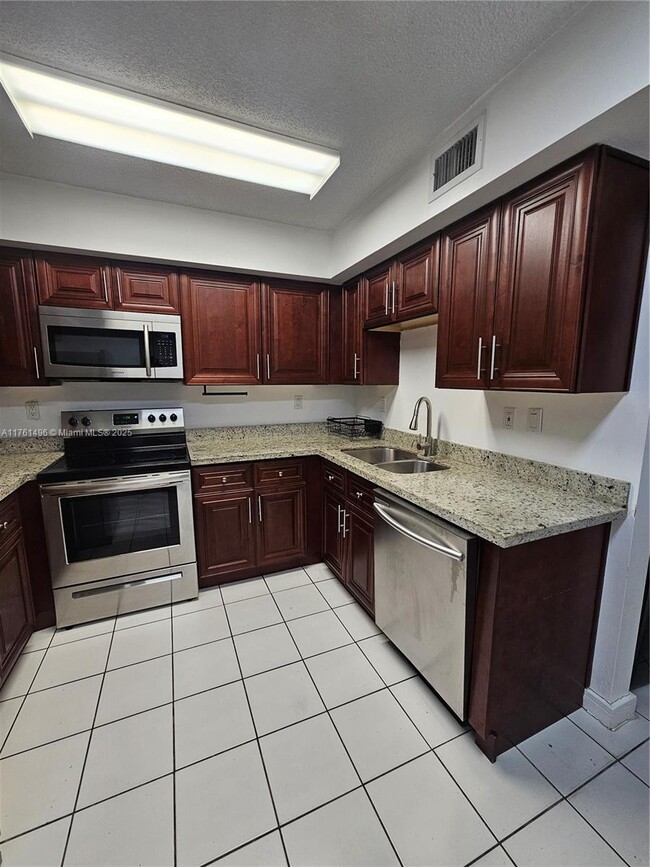 Foto del edificio - 15385 SW 76th Terrace