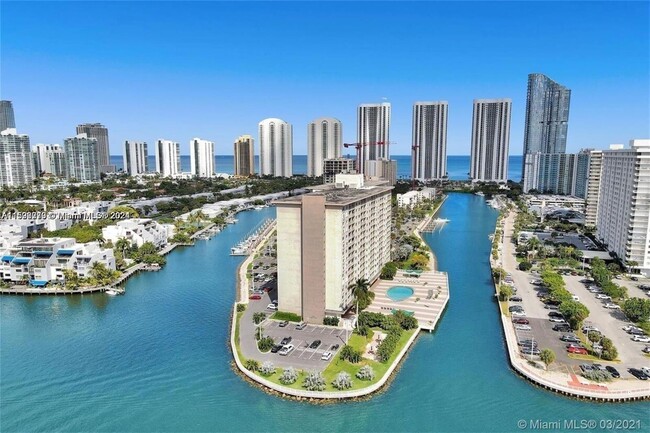 Foto del edificio - 400 Kings Point Dr