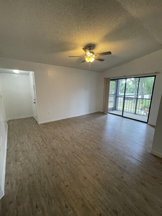 Foto del edificio - 202 Riverbend Dr