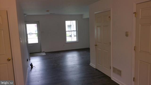 Building Photo - 530 Las Rosas Dr