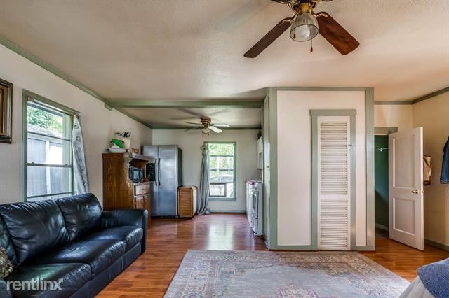 Building Photo - 1 br, 1 bath House - 2431 E Lake Dr