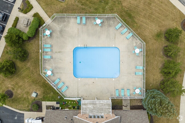 Pool - Island Club