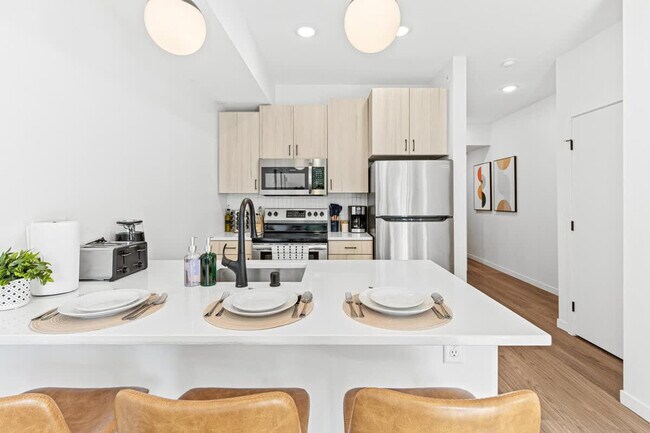 Building Photo - 338 NE 2nd St