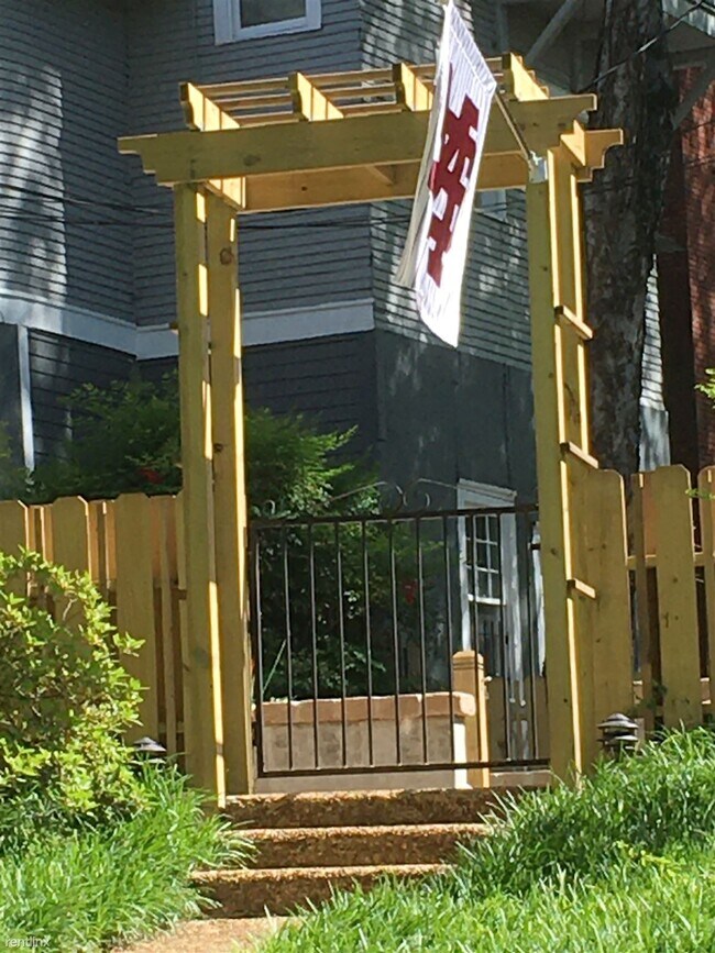 Building Photo - 2 br, 2 bath Apartment - Cedar Niche I D