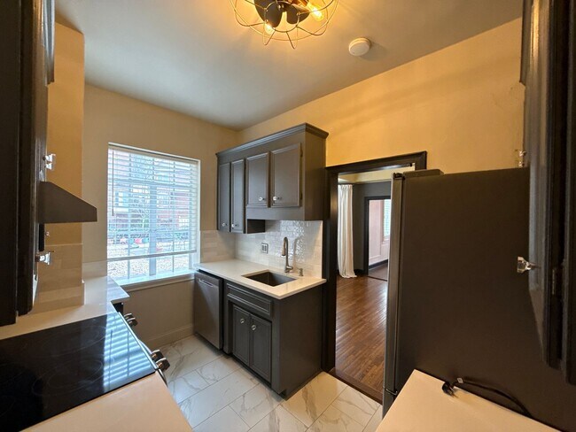 Foto del edificio - T.R. Lawing Realty Property