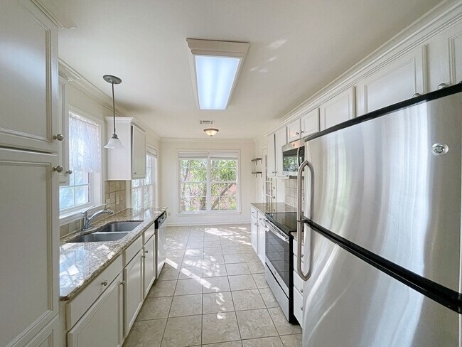 Foto del edificio - 3 Bedroom Condo Located off Jefferson Hwy ...