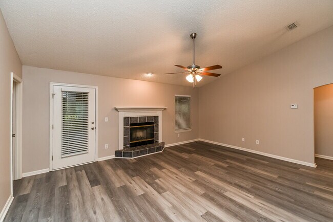 Building Photo - 149 Dover Bluff Dr