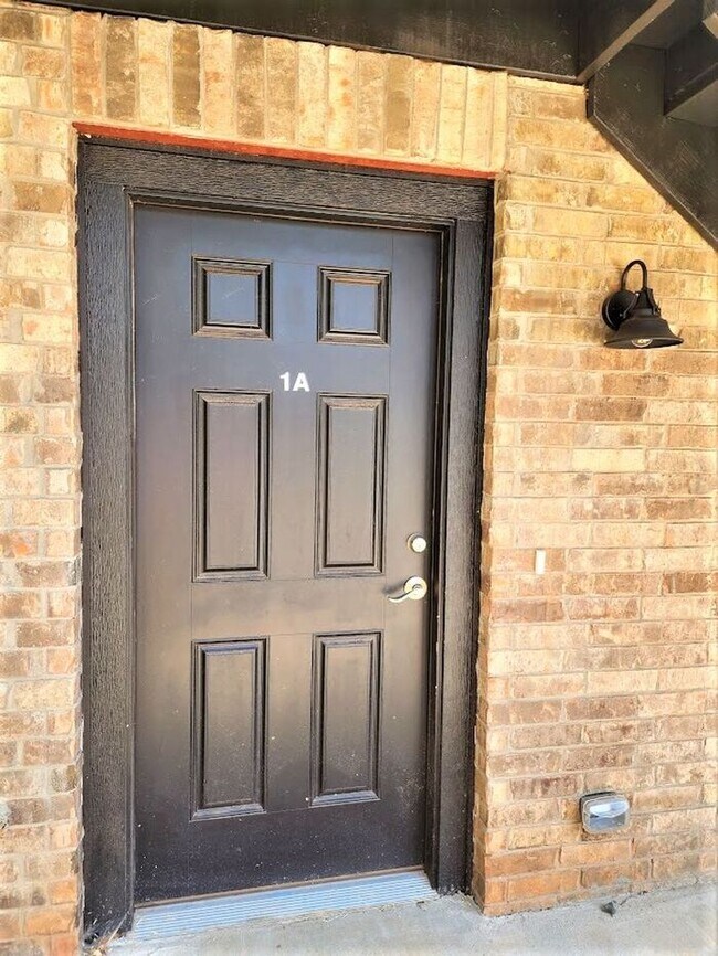 Foto del edificio - New 3 Bed 2 Bath Duplexes SW 40th & Shields Blvd