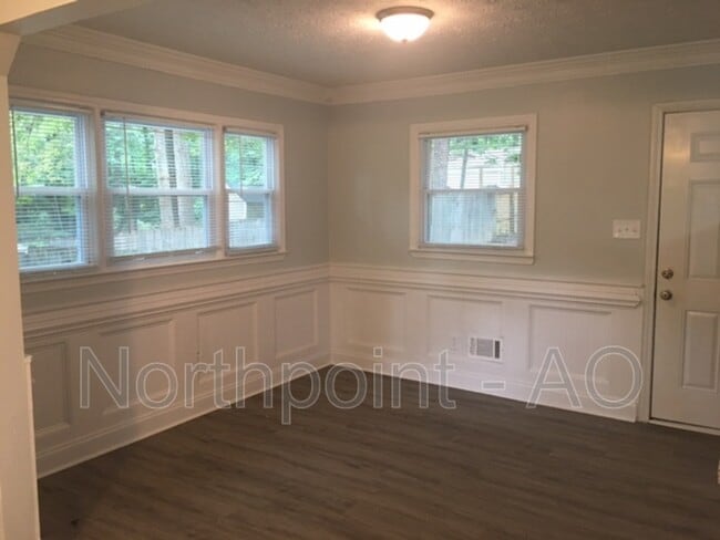 Building Photo - 223 Hillcrest Dr