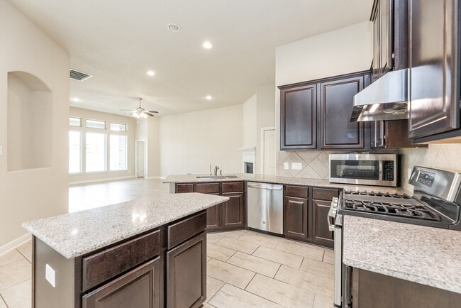 Foto del edificio - 23818 Hawthorn Dale Ct