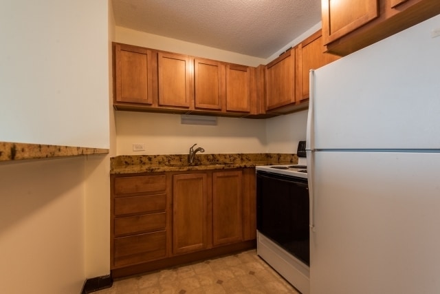 Primary Photo - 2728 N Hampden Ct