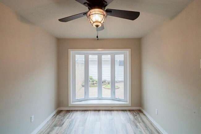 Foto del edificio - 1411 Ramada Dr