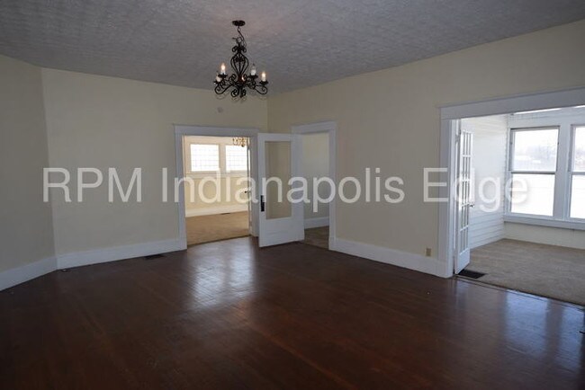 Building Photo - 1065 E 400 N