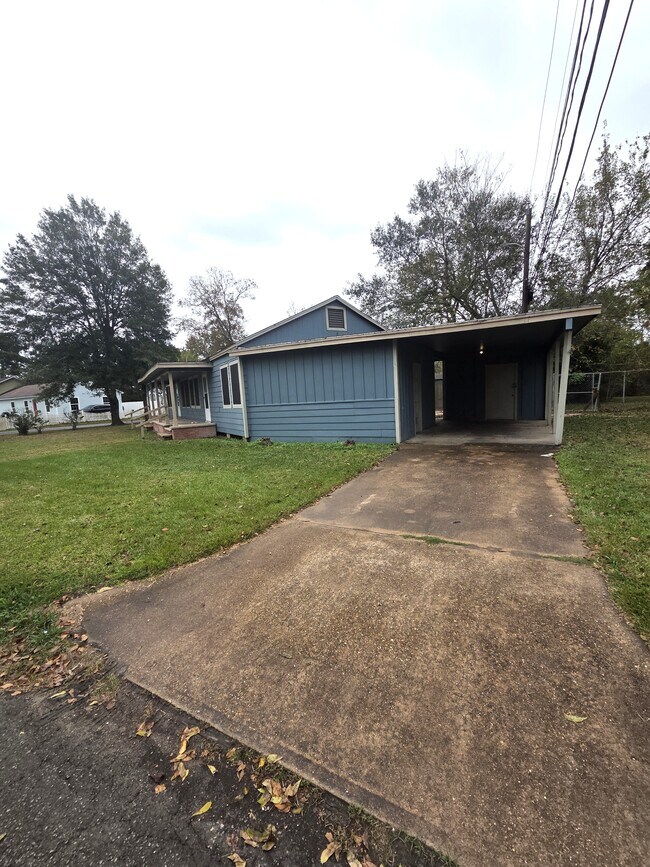 Foto del edificio - 403 W Dewey Ave