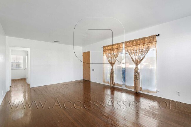 Foto del edificio - Charming 2 Bed/1 Bath Home with Spacious Y...