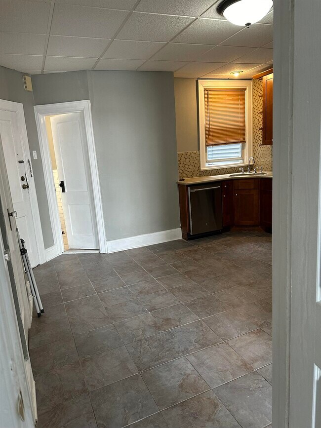 Foto del edificio - 81 Newman Ave