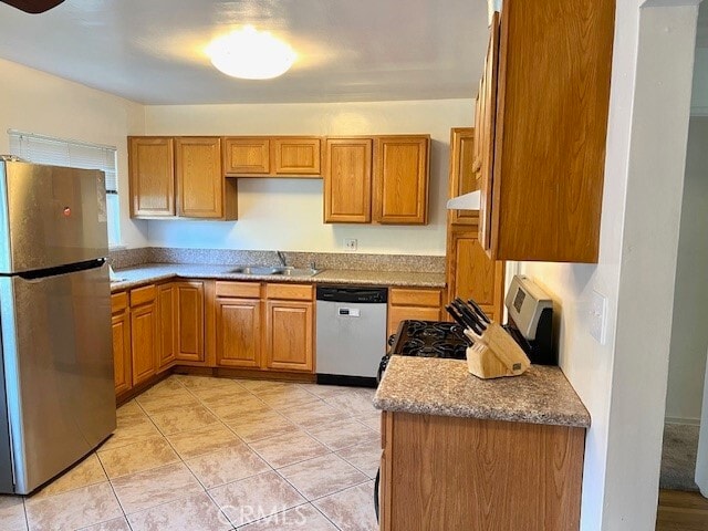 Foto principal - 5851 Woodman Ave