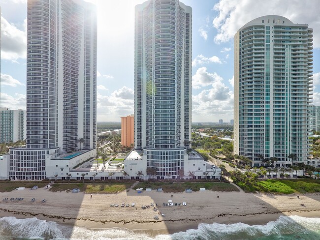 Foto del edificio - 16001 Collins Ave