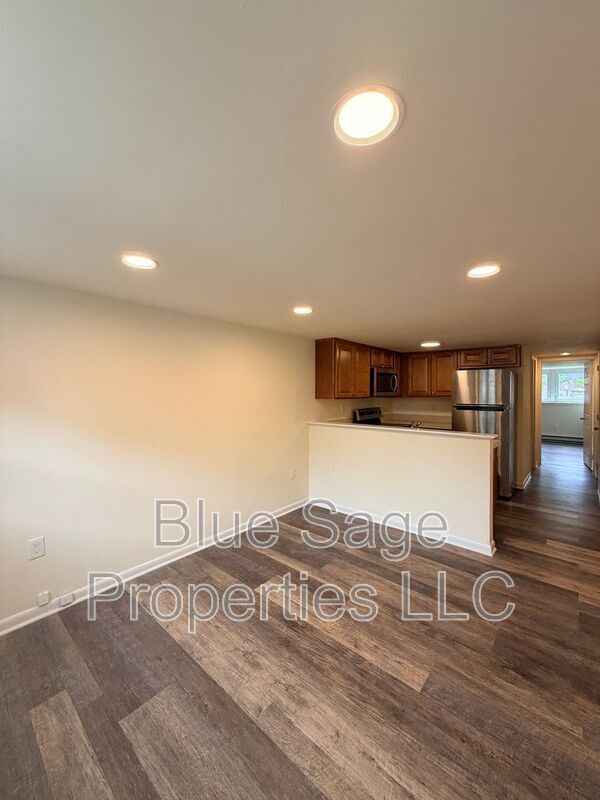 Building Photo - 2D E Manoa Rd - Unit C