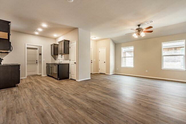Building Photo - 404 Chalk Hill Ct